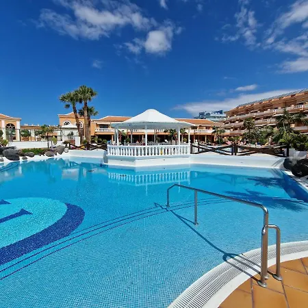 Apartment Seaside Haven: Vistas With Pool And Ocean Views