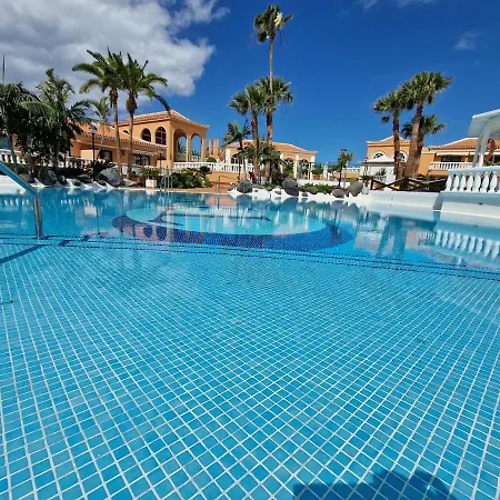 Seaside Haven: Vistas With Pool And Ocean Views Apartment Playa de las Americas (Tenerife)