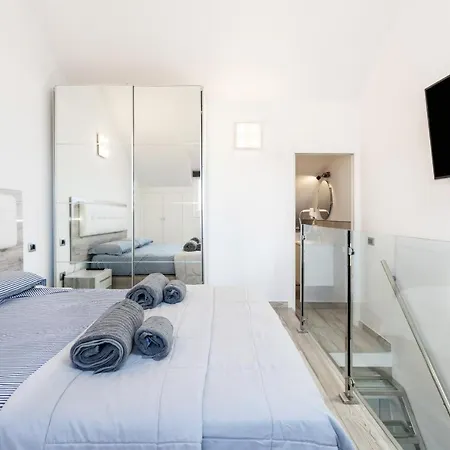 Seaside Haven: Vistas With Pool And Ocean Views Playa de las Americas (Tenerife)