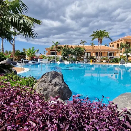Seaside Haven: Vistas With Pool And Ocean Views Apartment *