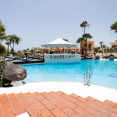 Seaside Haven: Vistas With Pool And Ocean Views Apartment