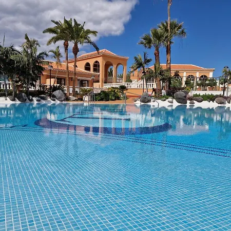 Seaside Haven: Vistas With Pool And Ocean Views Apartment Playa de las Americas (Tenerife)