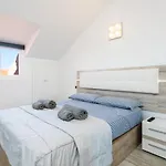 Seaside Haven: Vistas With Pool And Ocean Views Apartment *