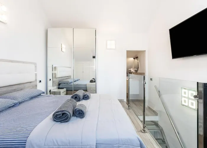 Playa Vistas With Breathtaking Sea View, Only 100 M To The Sea, Heated Pool, Aircondition, Wifi Playa de las Américas
